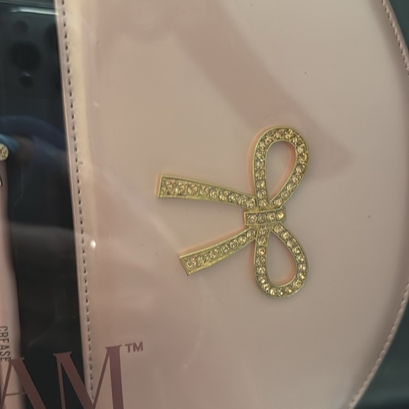 Glitz & Glam Bow makeup brushes viral 🎀🎀🎀💎💎💎 - Picture 9 of 14